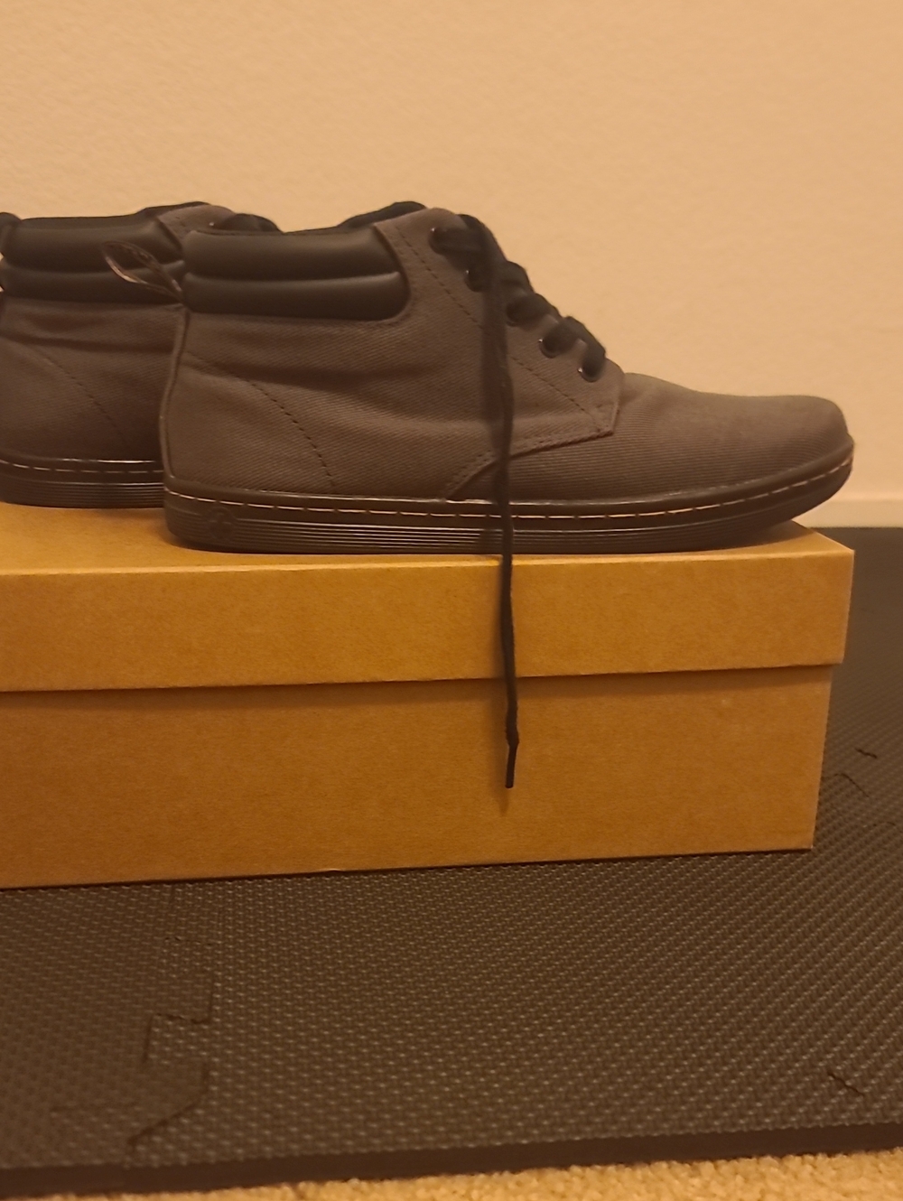 Dr. Martens Maleke Size 10 Chukka